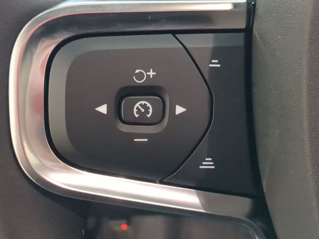 Thumbnail: 2026 Volvo XC40 - 22