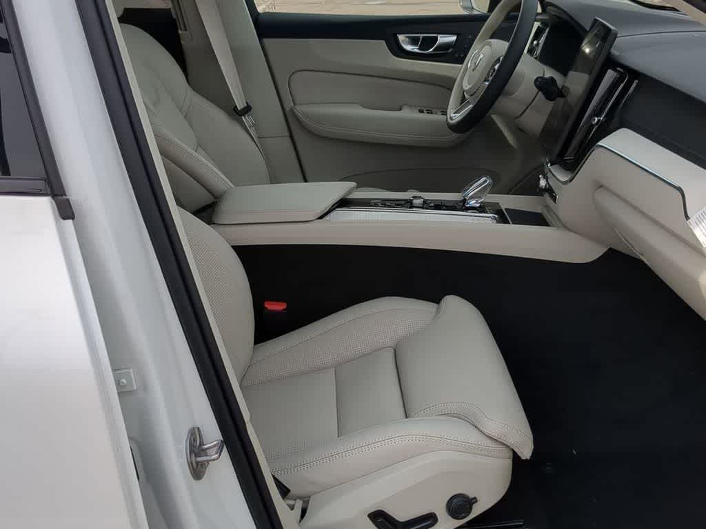 Thumbnail: 2026 Volvo XC60 - 20