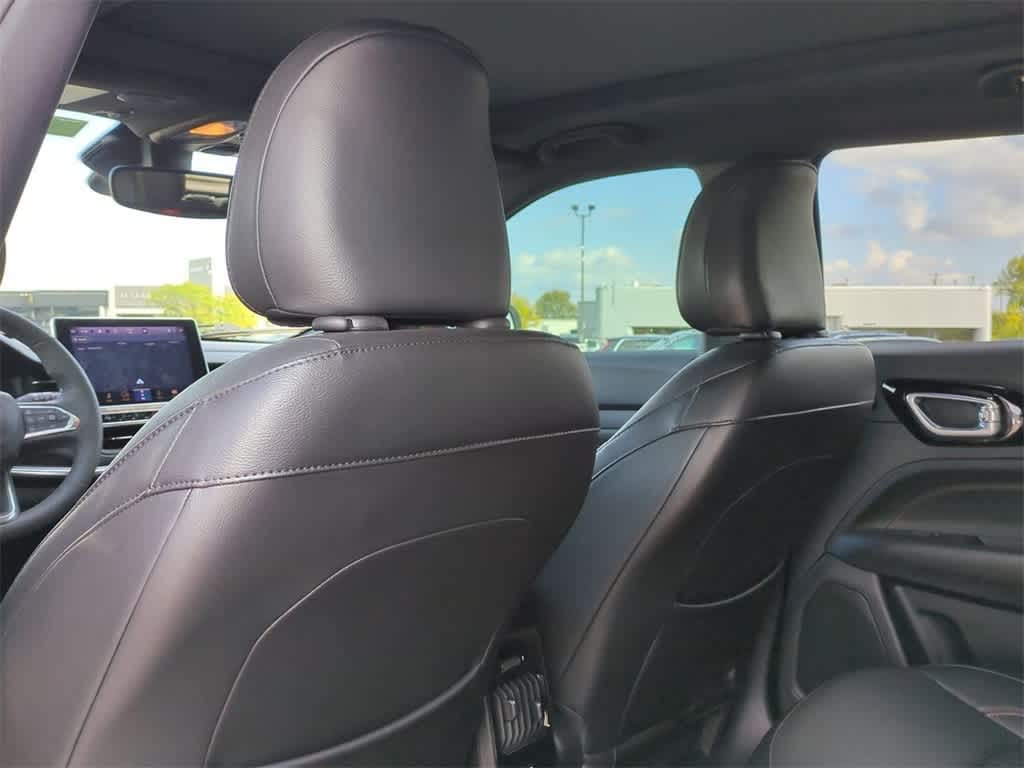 Thumbnail: 2023 Jeep Compass - 16
