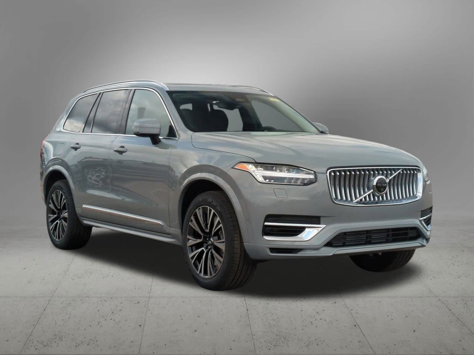 2025 Volvo XC90 T8 Plus 8