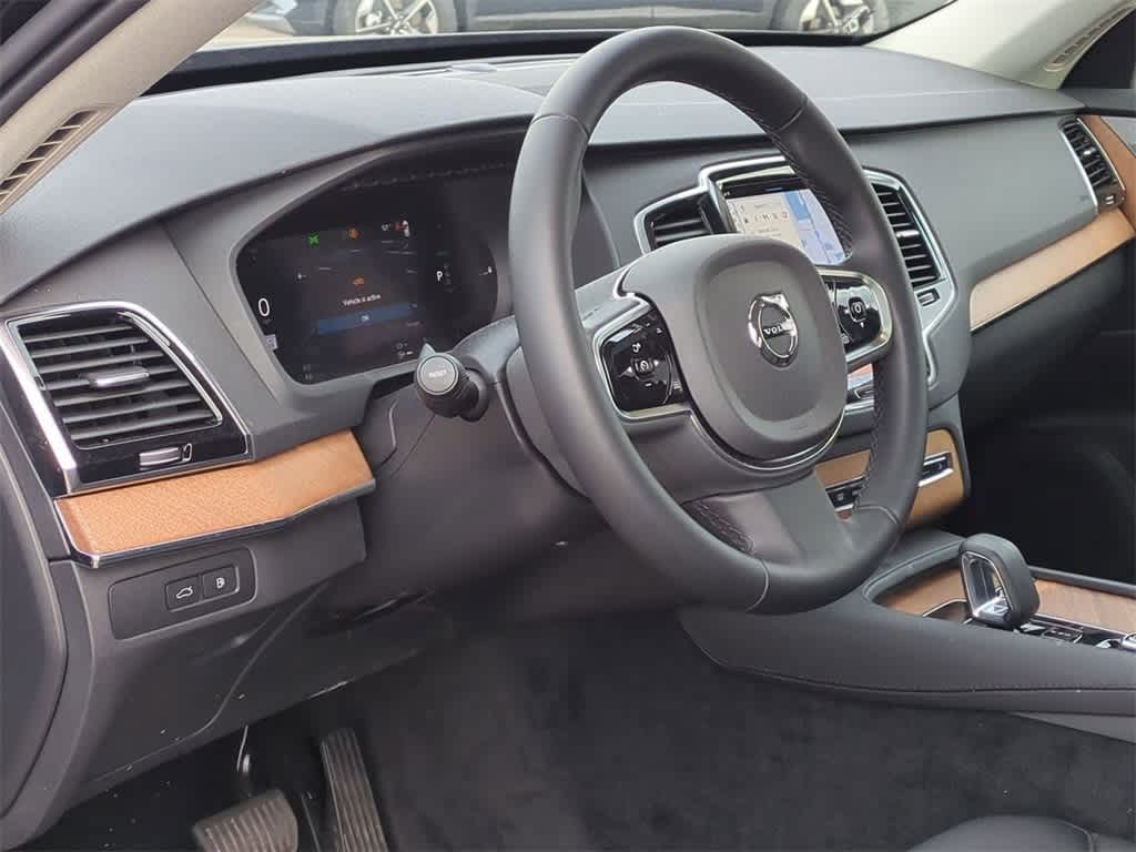 2025 Volvo XC90 T8 Plus photo 2
