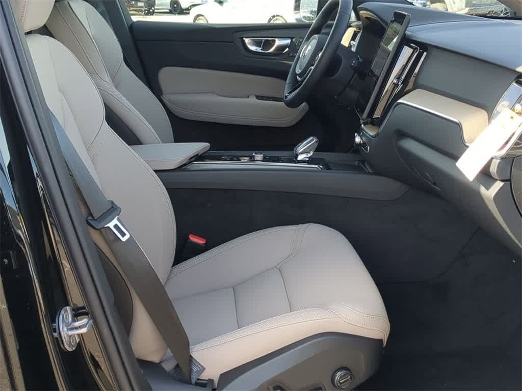 Thumbnail: 2026 Volvo XC60 - 20