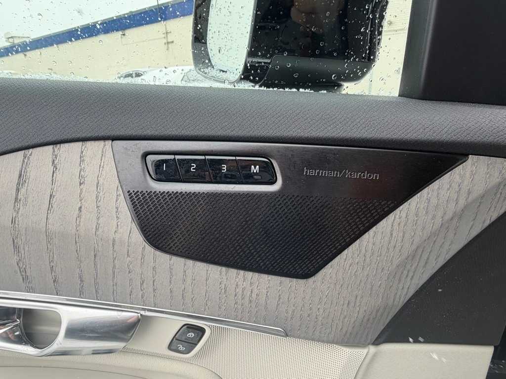 Thumbnail: 2025 Volvo XC90 - 20