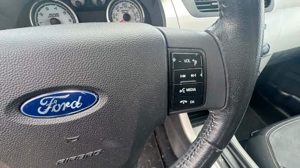 Thumbnail: 2010 Ford Focus - 17