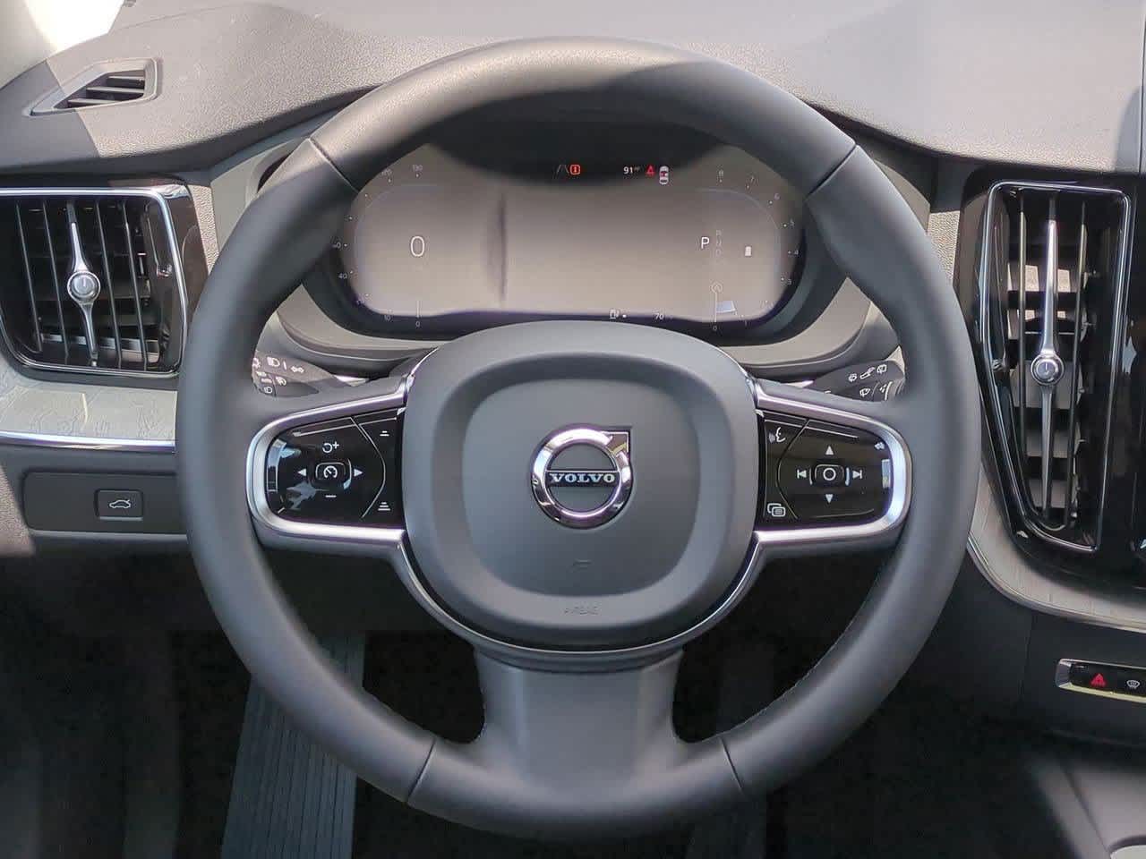 Thumbnail: 2025 Volvo XC60 - 22