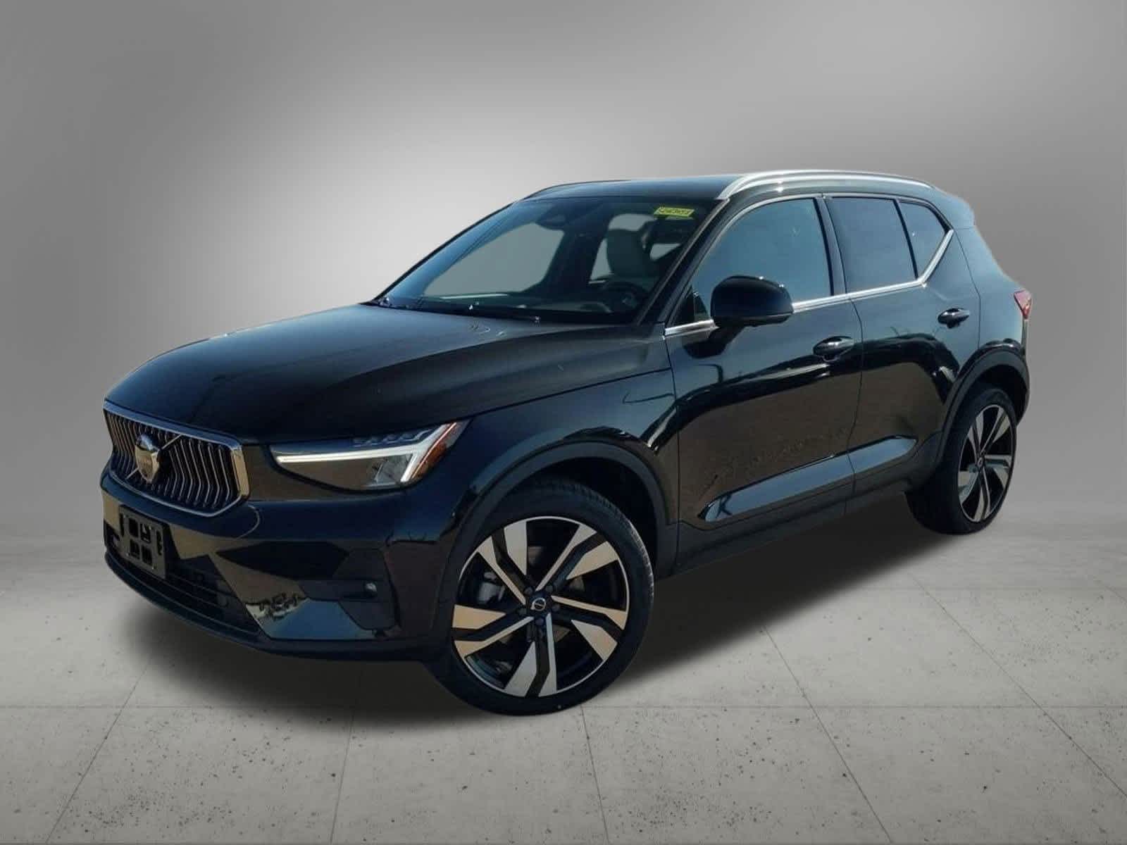 2025 Volvo XC40 B5 Plus -
                  Troy, MI