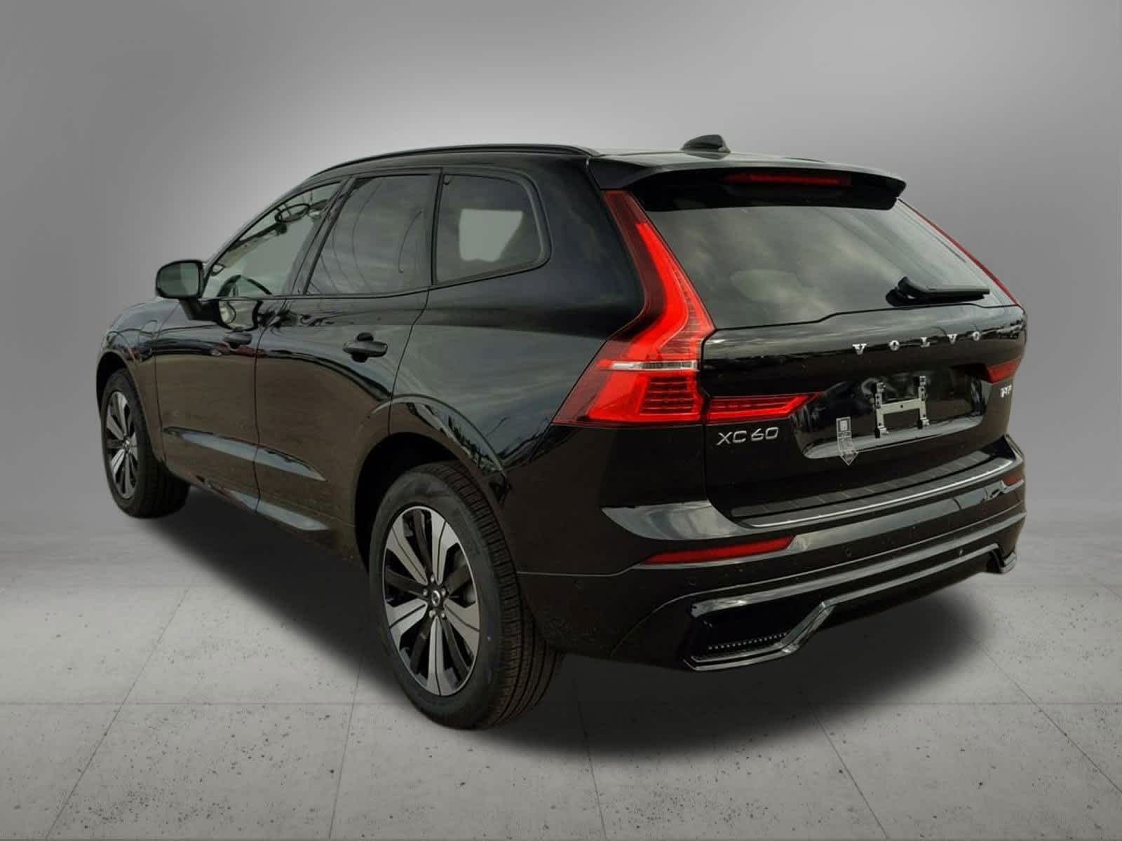 2025 Volvo XC60 Hybrid T8 Plus photo 4