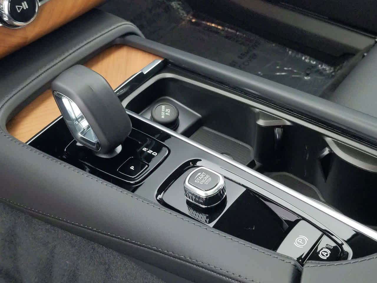Thumbnail: 2025 Volvo XC90 - 23