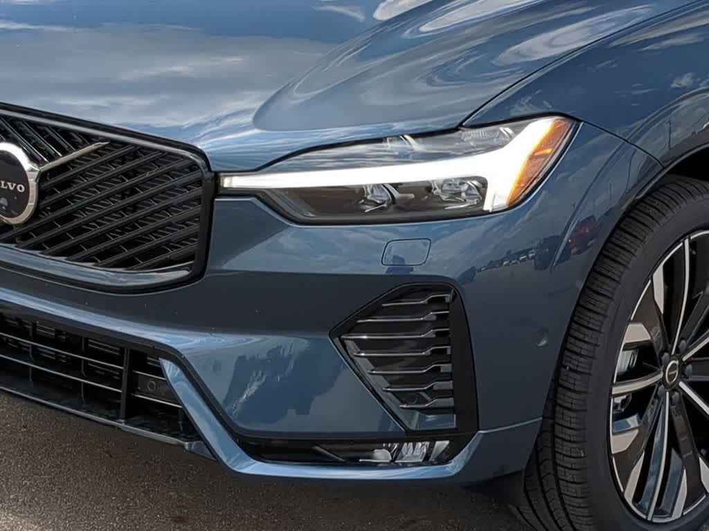 Thumbnail: 2026 Volvo XC60 - 10