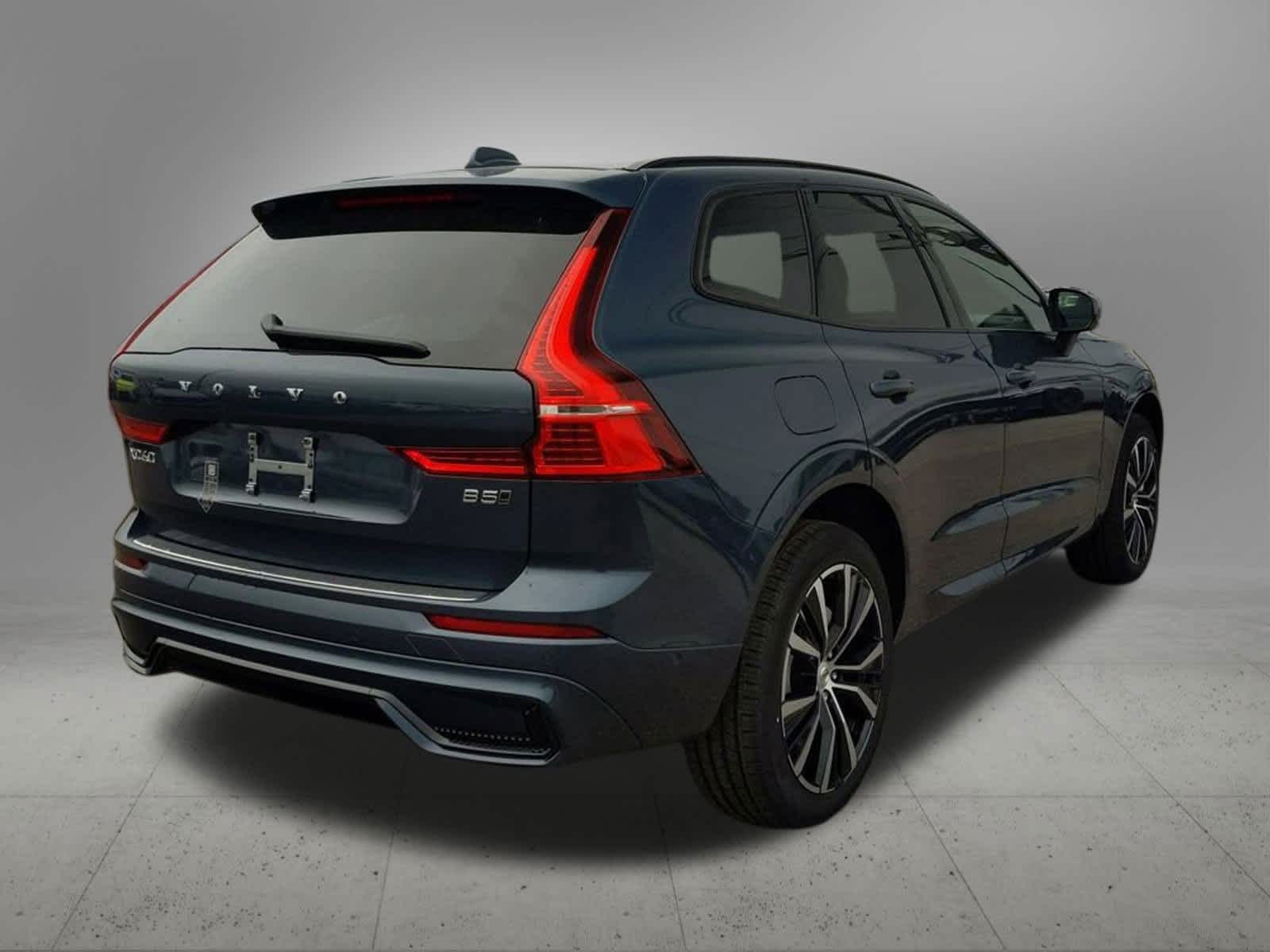 Thumbnail: 2025 Volvo XC60 - 6