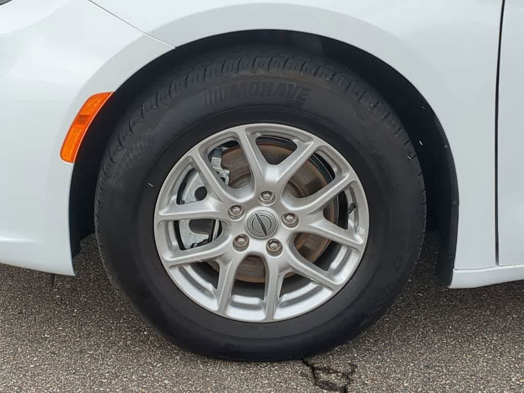 Thumbnail: 2024 Chrysler Pacifica - 13