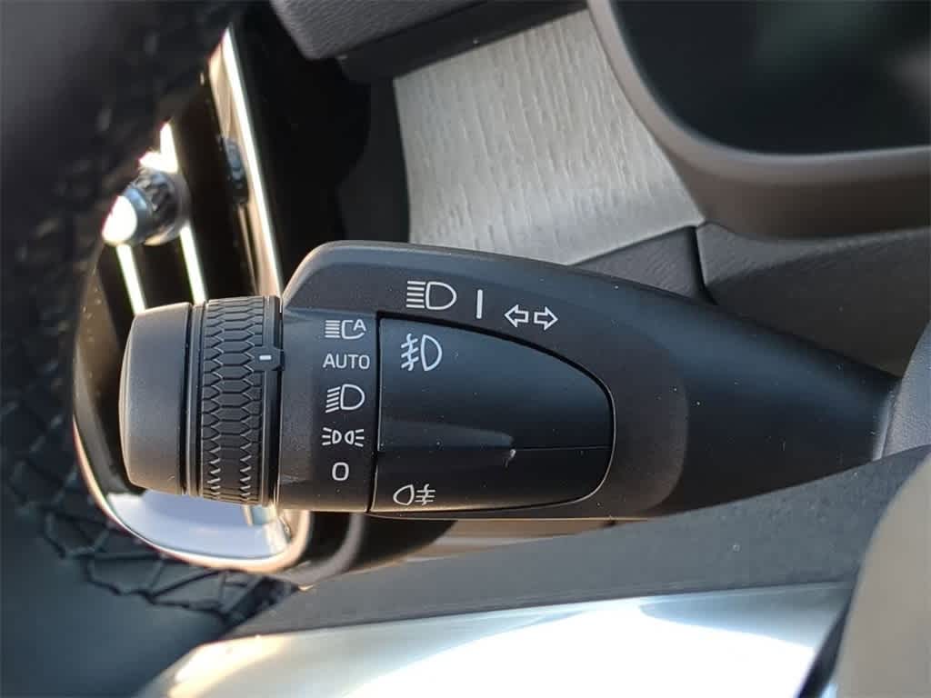 Thumbnail: 2026 Volvo XC40 - 25