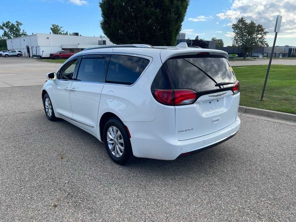 Thumbnail: 2019 Chrysler Pacifica - 3