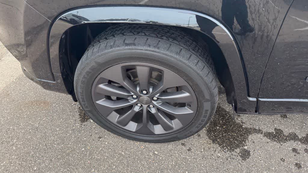 Thumbnail: 2019 Jeep Cherokee - 11