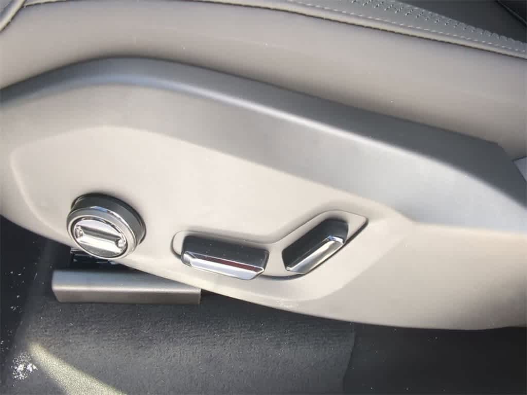 Thumbnail: 2026 Volvo XC90 - 16