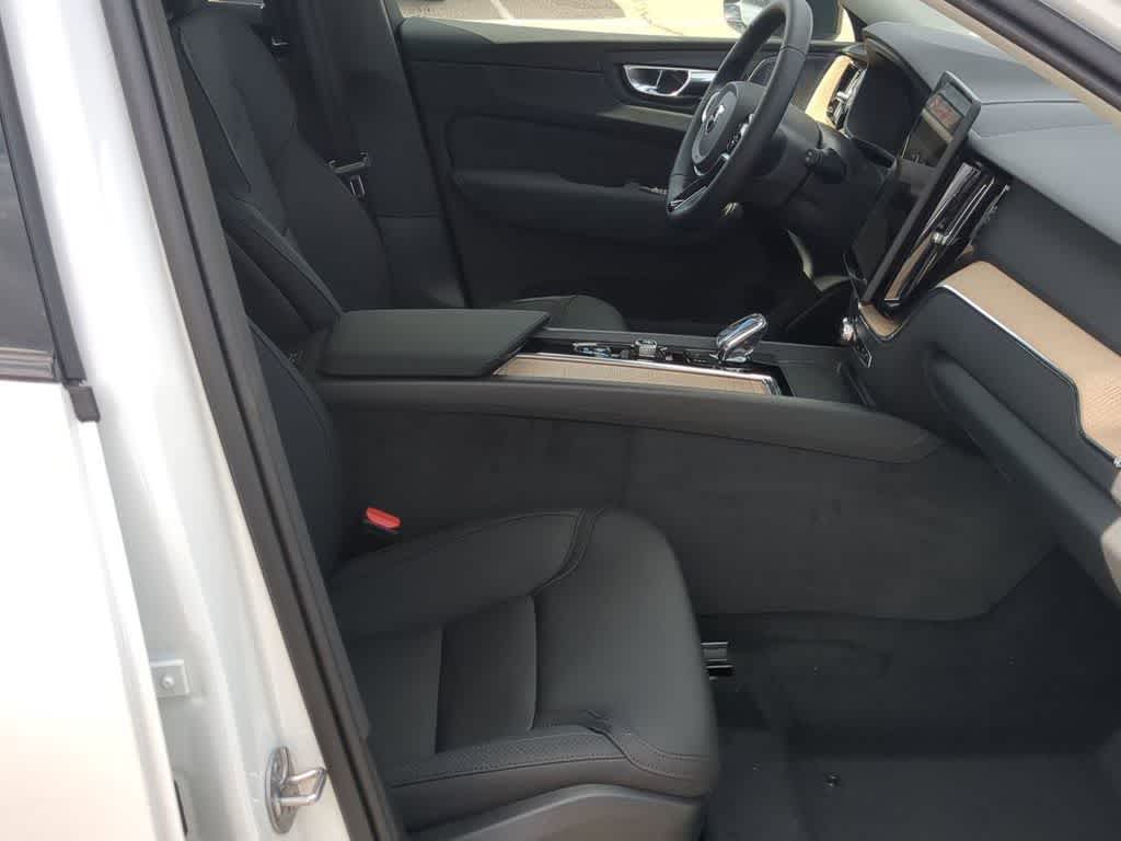 Thumbnail: 2026 Volvo XC60 - 21