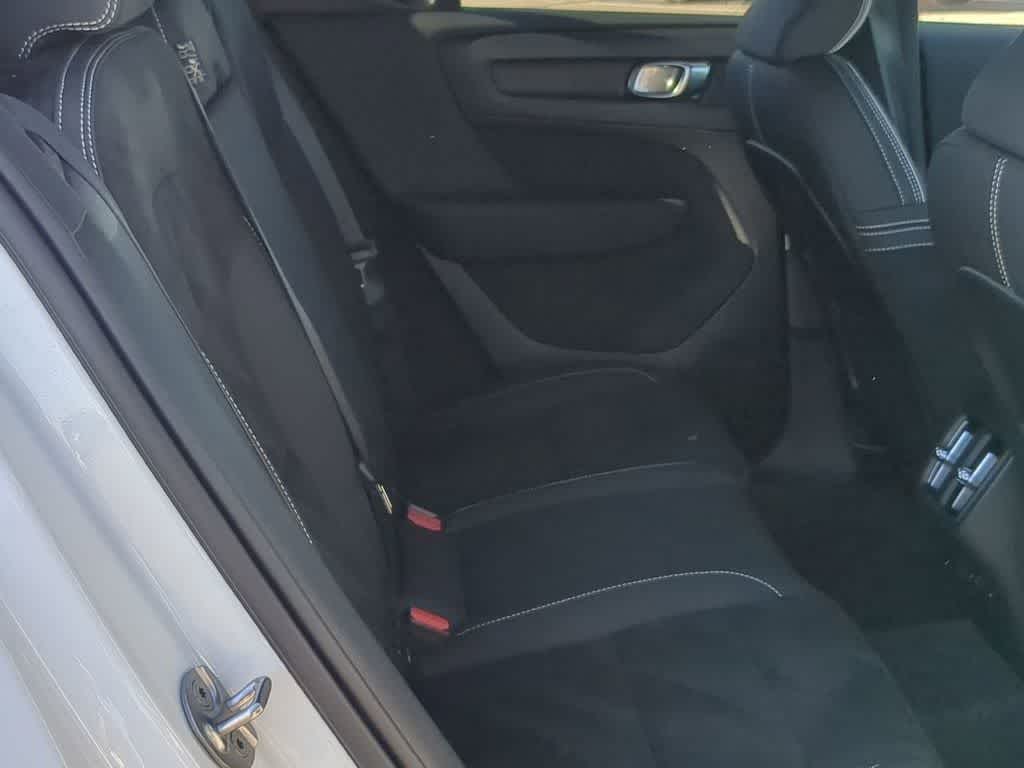 Thumbnail: 2026 Volvo XC40 - 19