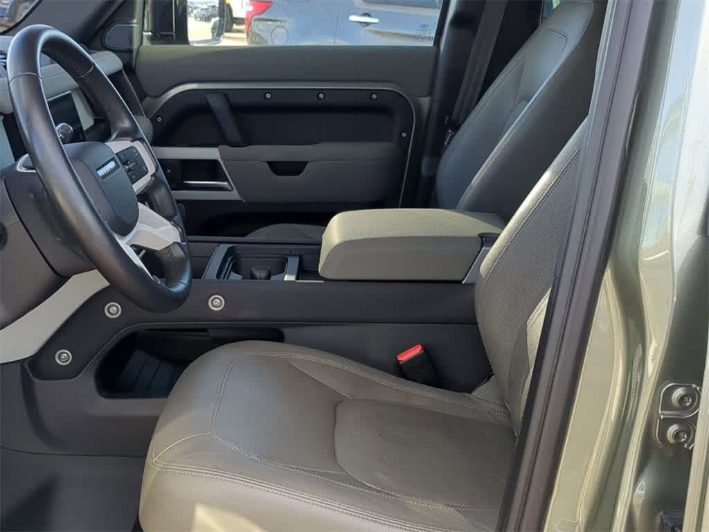 Thumbnail: 2022 Land Rover Defender - 15