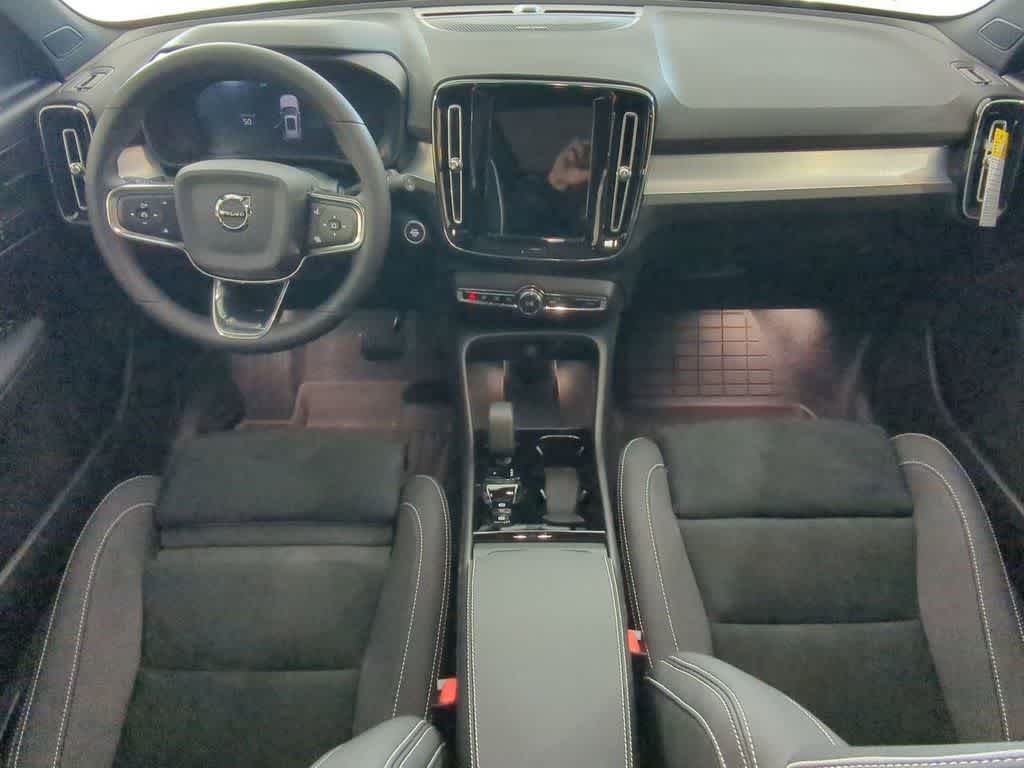 Thumbnail: 2026 Volvo XC40 - 14