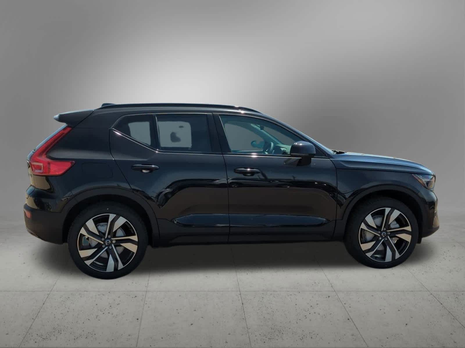 2025 Volvo XC40 B5 Ultimate 7