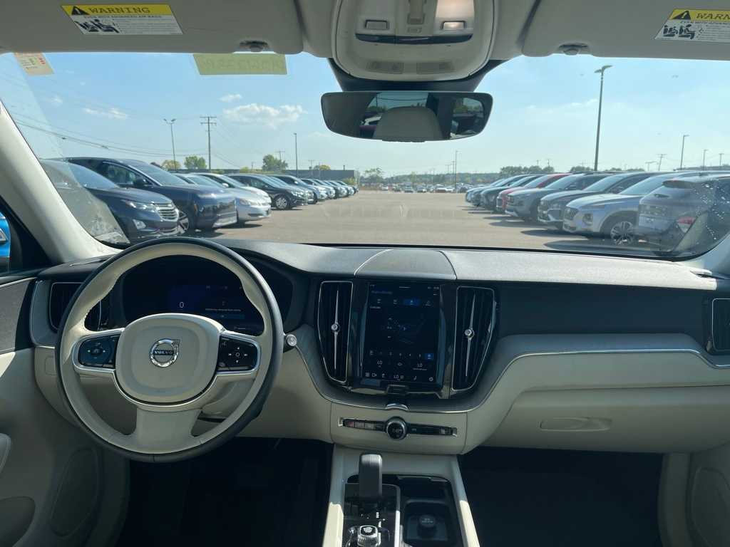 Thumbnail: 2023 Volvo XC60 - 13