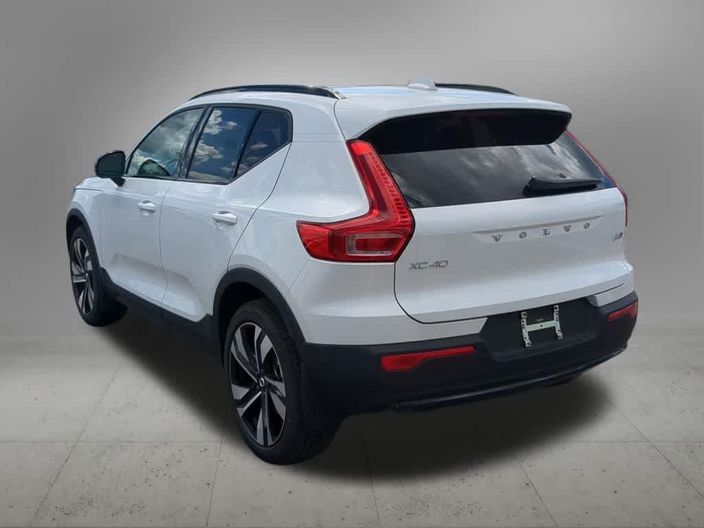 Thumbnail: 2026 Volvo XC40 - 4