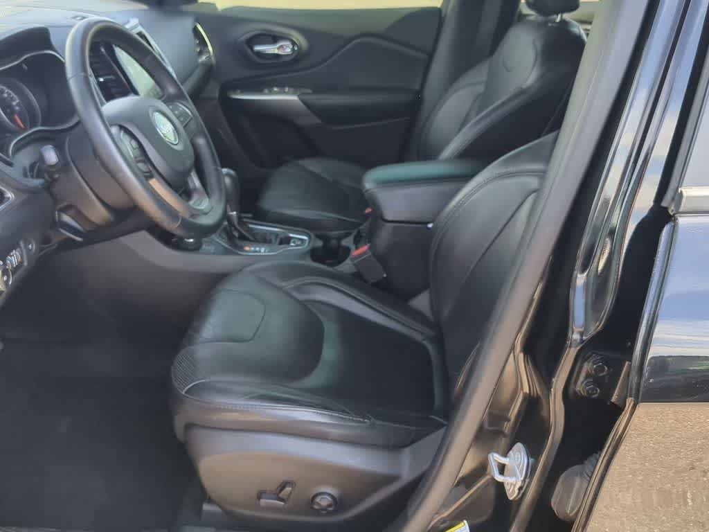 Thumbnail: 2019 Jeep Cherokee - 15