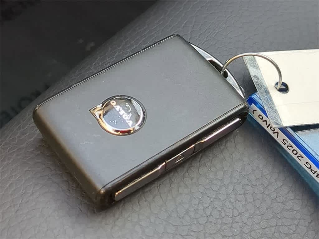 Thumbnail: 2025 Volvo XC60 - 33