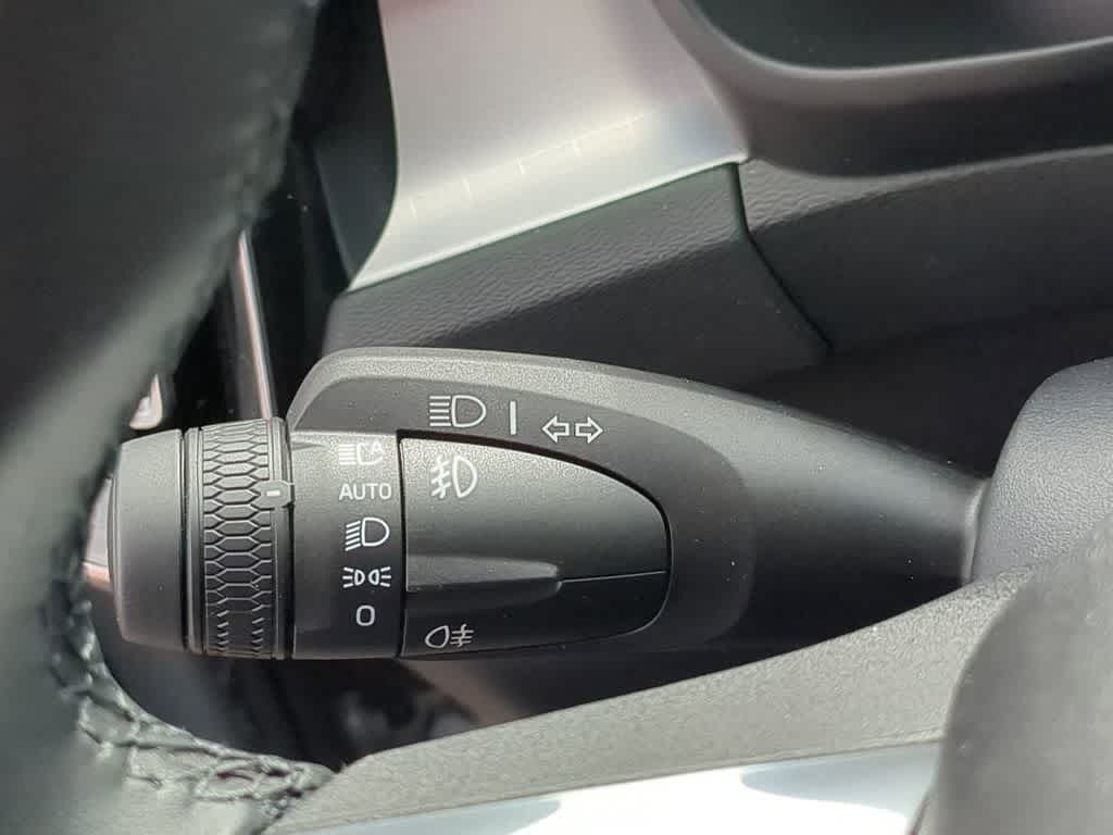 Thumbnail: 2026 Volvo XC40 - 25