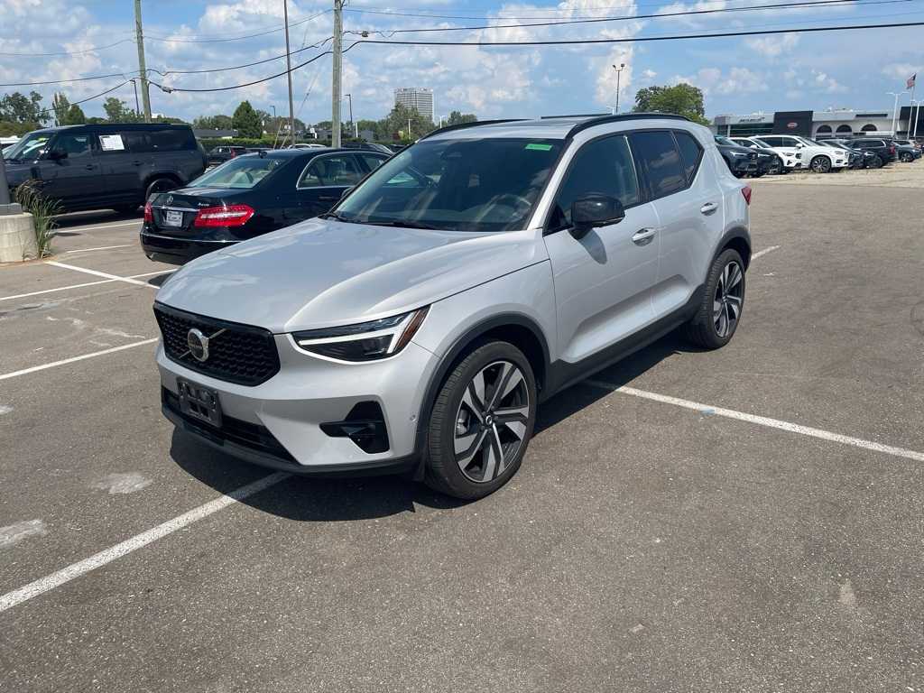 Thumbnail: 2023 Volvo XC40 - 1
