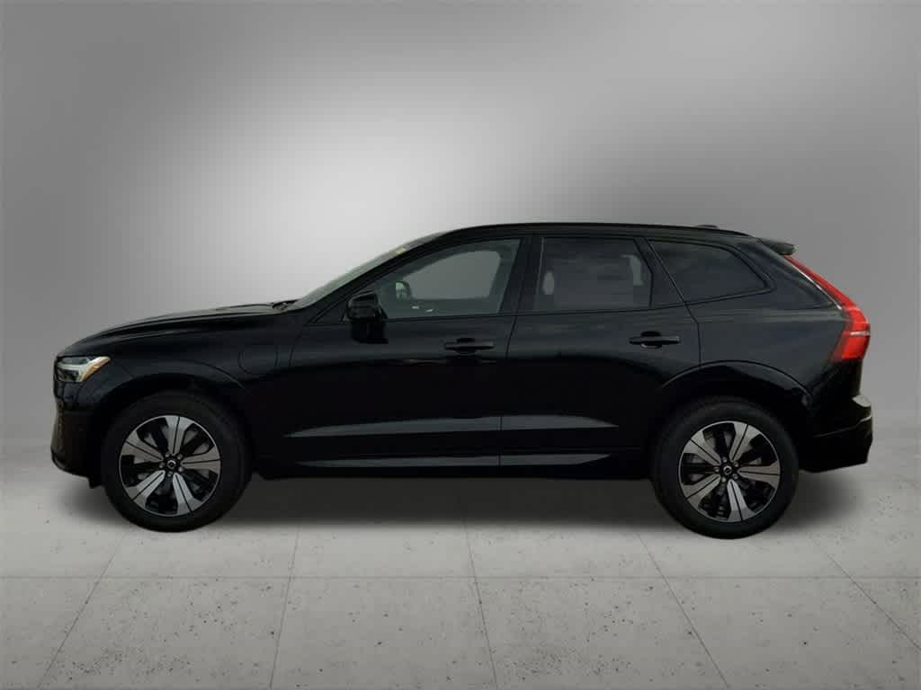2025 Volvo XC60 Hybrid T8 Plus photo 2