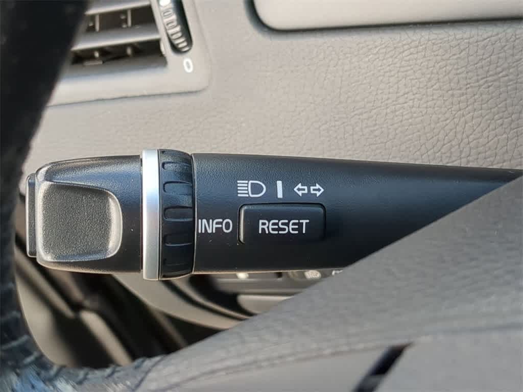 Thumbnail: 2014 Volvo XC90 - 28