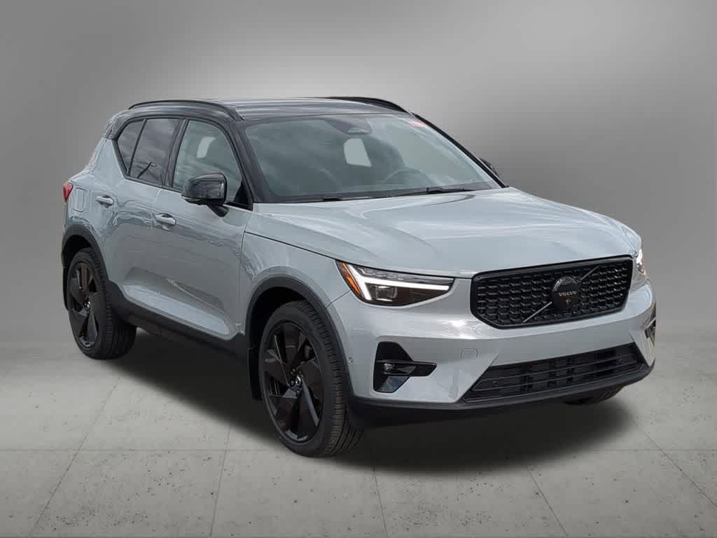 Thumbnail: 2026 Volvo XC40 - 8