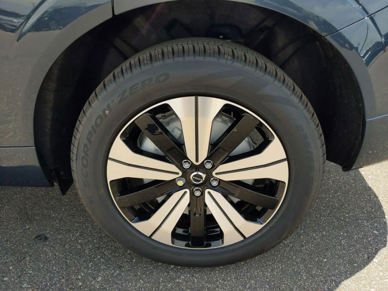 Thumbnail: 2025 Volvo XC60 - 12