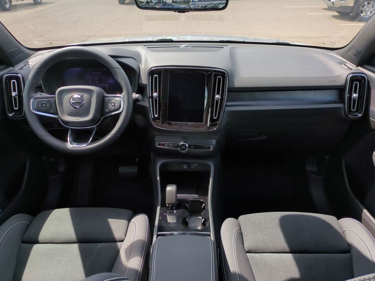 Thumbnail: 2024 Volvo C40 - 13