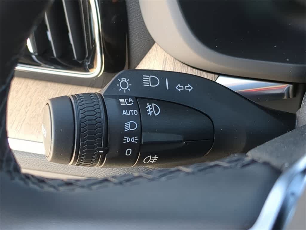 Thumbnail: 2026 Volvo XC60 - 24