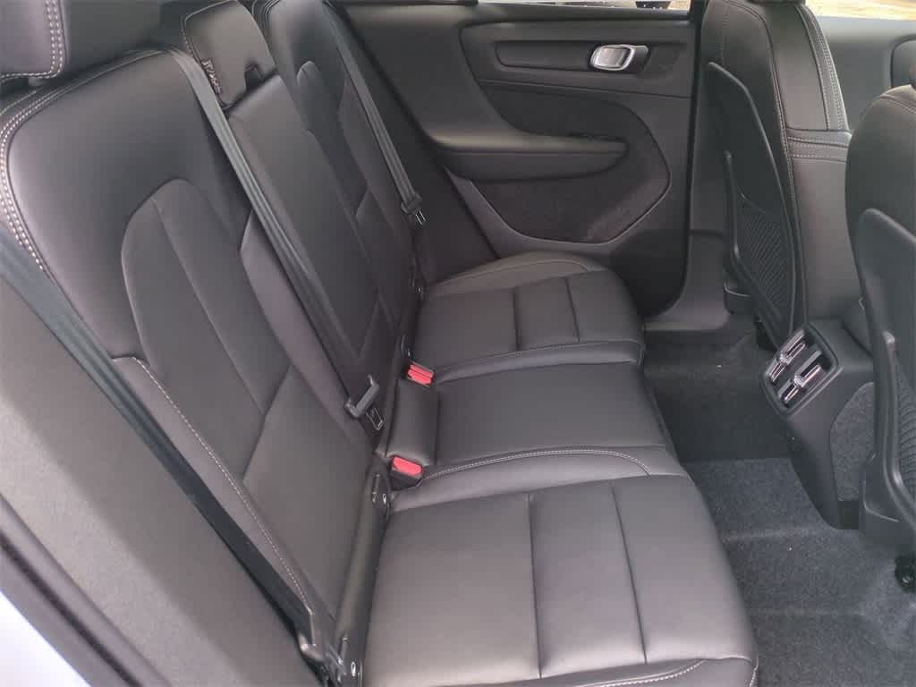 Thumbnail: 2026 Volvo XC40 - 20