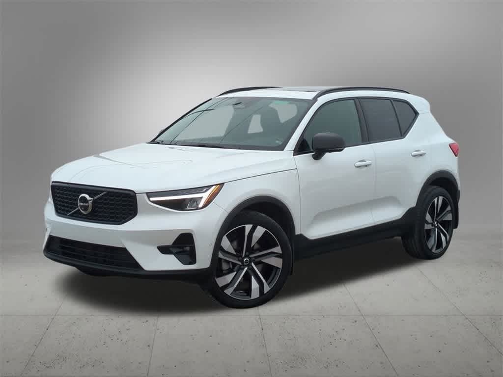 Used 2023 Volvo XC40 B5 AWD Plus Dark SUV