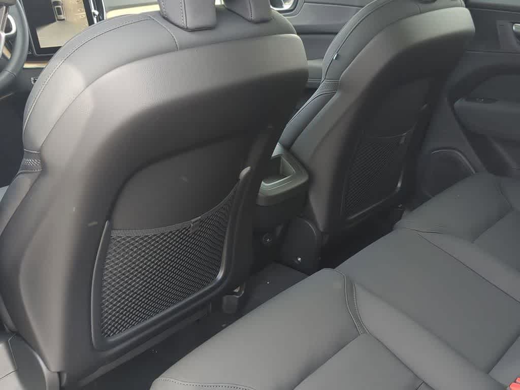 Thumbnail: 2026 Volvo XC60 - 18