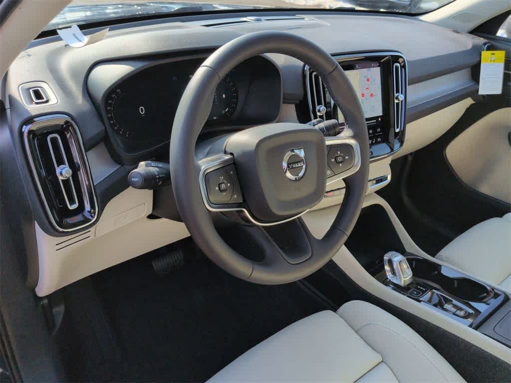 Thumbnail: 2026 Volvo XC40 - 2