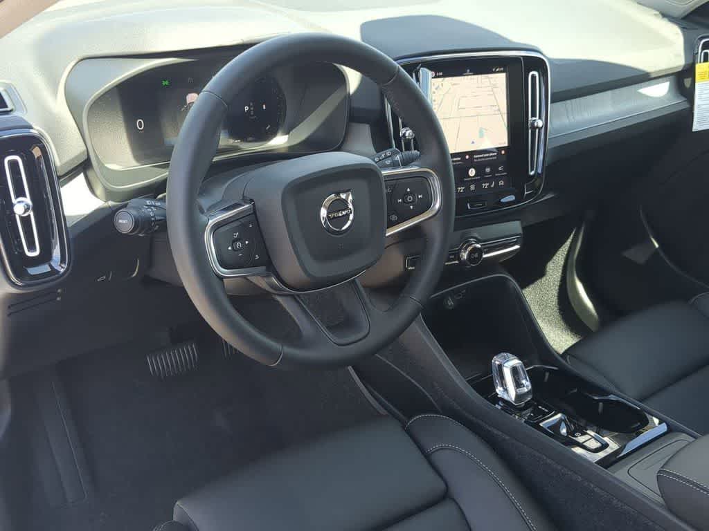 Thumbnail: 2026 Volvo XC40 - 2