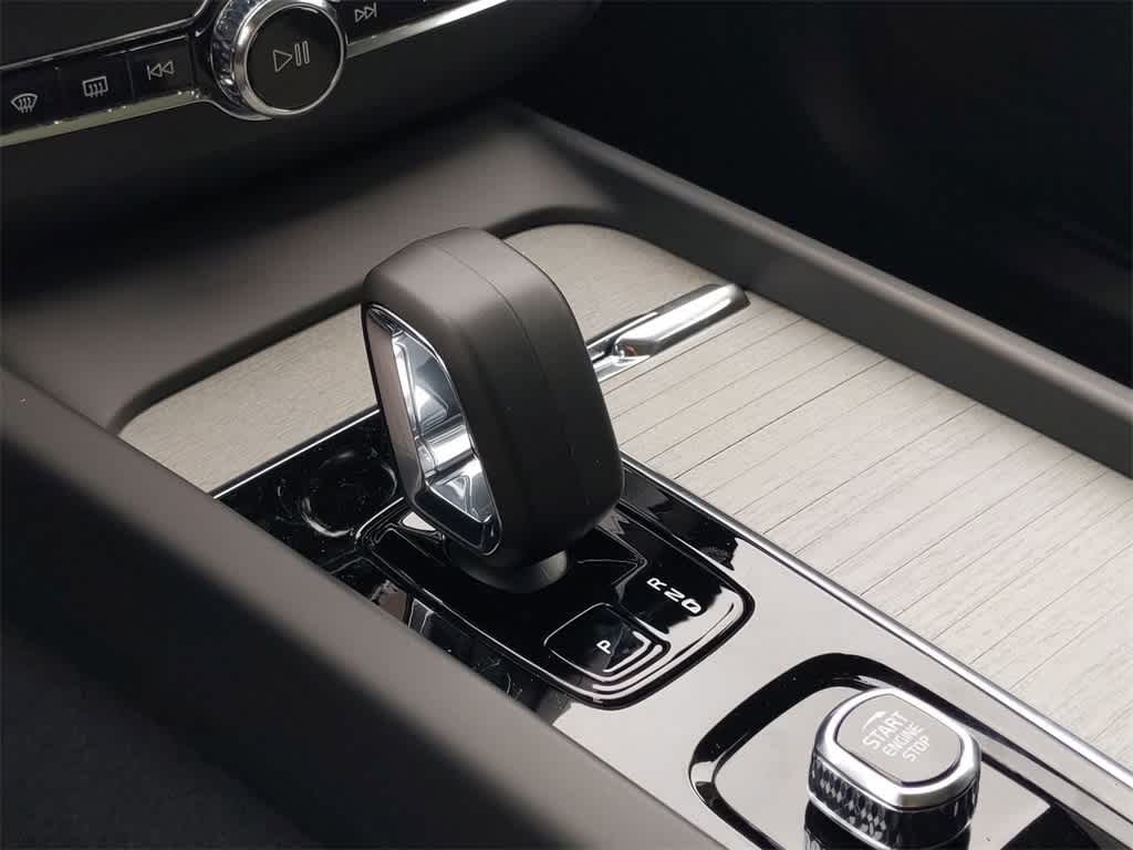 Thumbnail: 2025 Volvo XC60 - 30
