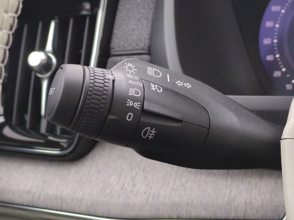 Thumbnail: 2026 Volvo XC90 - 26