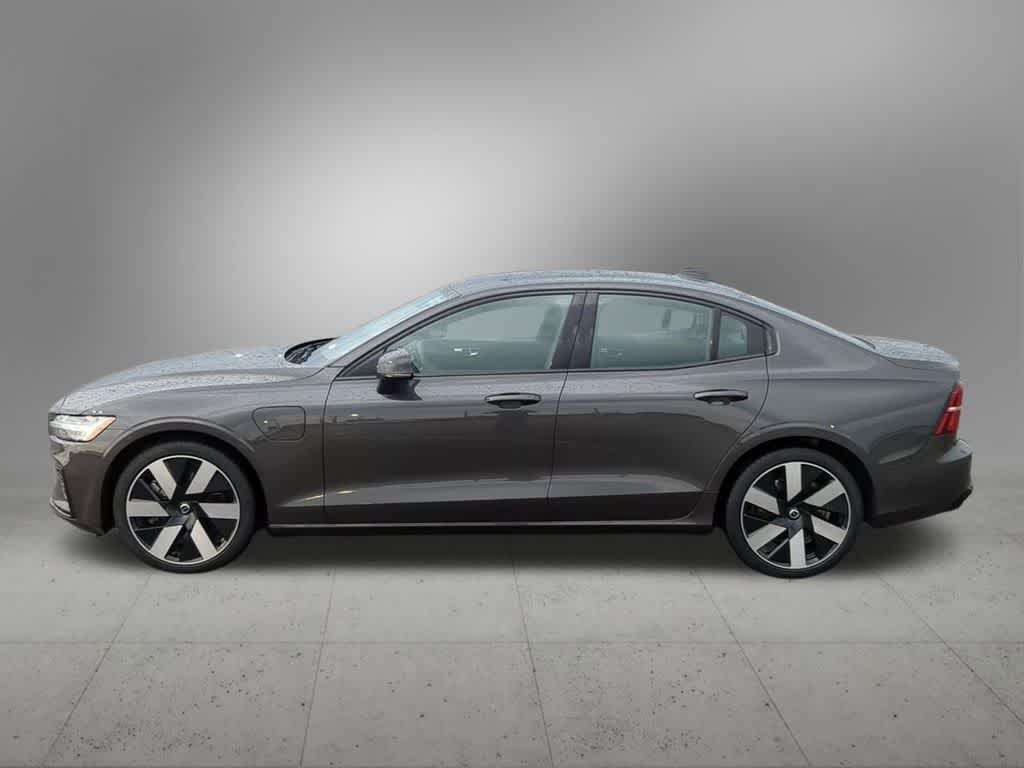 Thumbnail: 2025 Volvo S60 - 3
