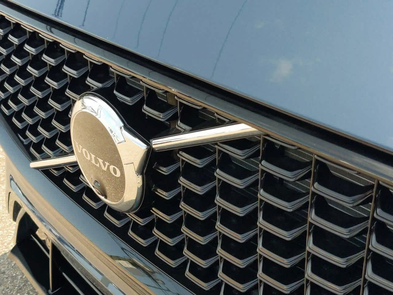 Thumbnail: 2025 Volvo XC60 - 10