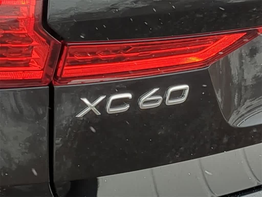 Thumbnail: 2025 Volvo XC60 - 12