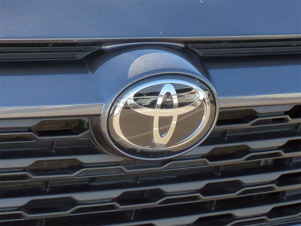Thumbnail: 2022 Toyota RAV4 - 10