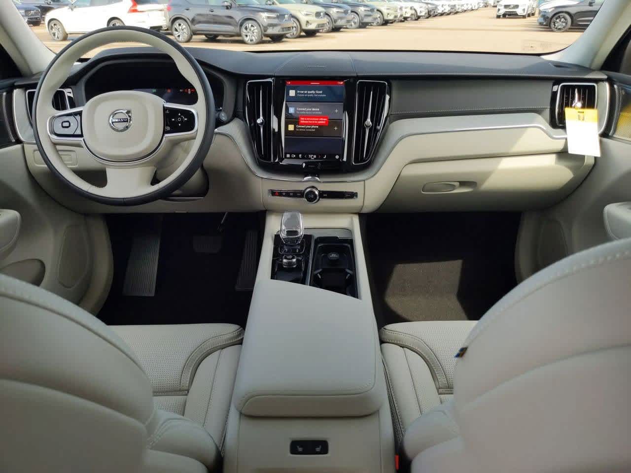 Thumbnail: 2025 Volvo XC60 - 13