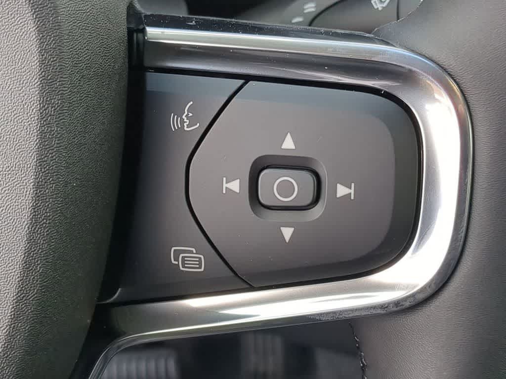 Thumbnail: 2026 Volvo XC40 - 23