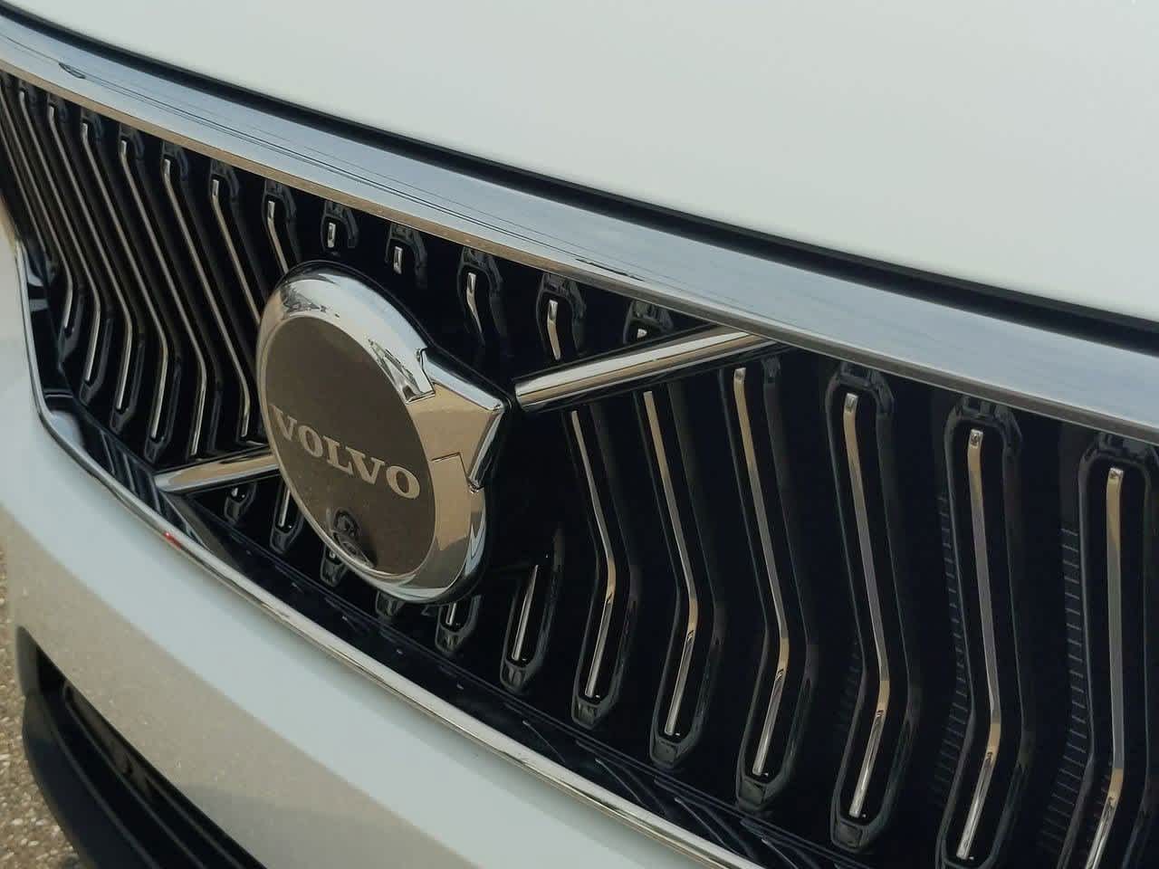 Thumbnail: 2025 Volvo XC40 - 10